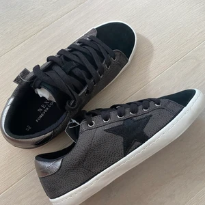 Next skor  - Helt nya och oanvända skor från märket next från zalando💘strl 39 passar 38. Köpta för 899kr säljer för 500kr 