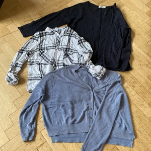 Tröjor - Rutig skjorta, finstickad tjocktröja, finstickad ljusblå tunn oversicekofta