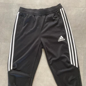 Adidas byxor S - Nya, aldrig använts! 