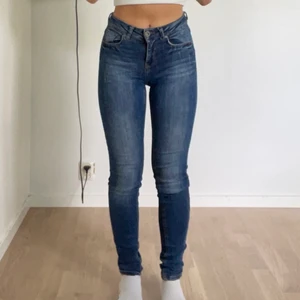 Lågmidjade jeans - Lågmidjade jeans, jag är 155cm🤍köparen står för frakten på 66kr🤍