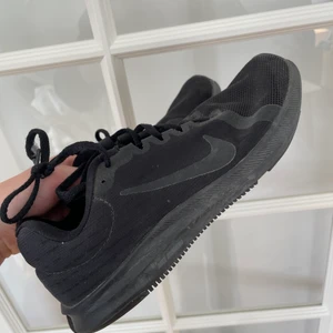 Joggingskor - Svart jättefina joggingskor från Nike. Bra skick!💗