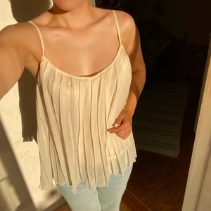 Puderrosa linne/topp - Så fin topp i puderrosa som är så snygg mot brännan! Jättefint skick. Köparen står för frakten💕