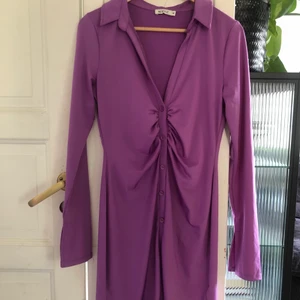 klänning  - Super söt klänning från Nelly som använts 1 gång 💜