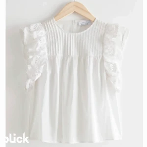 Other storlek topp - Söker denna &Other stories blus! Kontakta mig om du säljer eller funderar på det!💕