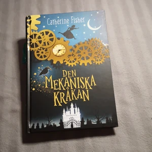 Bok - Boken handlar om Seren som vill ge hennes ny familj lyckan tillbaks. Som hjälp har hon en talande kråka och en magisk snöglobb. 