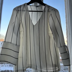 Randig Blus HM - Jättefin blus från HM.   