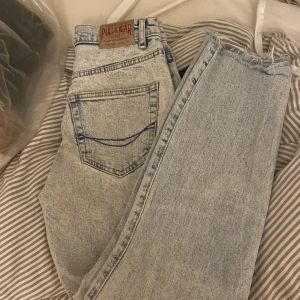 Pull&bear jeans - Pull and bear mom jeans 