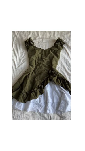 fairycore klänning - storlek: M. mycket bra skick inga defekter eller fläckar. möts i stockholm eller fraktar. man köper genom att kontakta mig 🖤