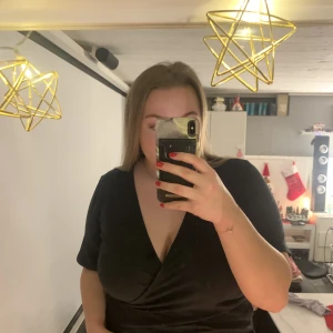 Omlott T-shirt  - Omlott T-shirt från lager 