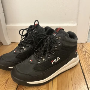 Vinter skor - Vinter skor från fila helt oanvända i storlek 41 köpt för cirka 1200kr säljer för 300kr