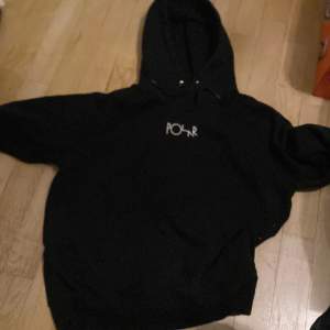 Säljer en använd polar hoodie pga för liten Strlk xs  Köpare betalar frakt