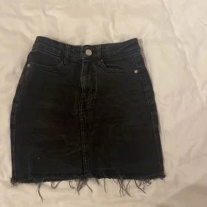 Svart jeanskjol - Superfin jeanskjol💓💓