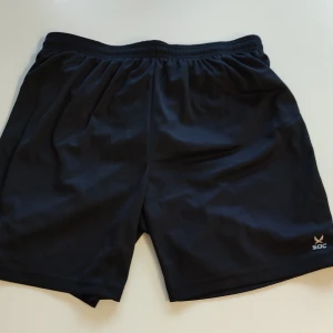 Tränings shorts SOC. - SOC tränings shorts med innebyxa. (Inga fickor) knappt använda gott skick.