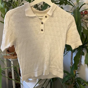 Monki topp - jättefin topp köpt från monki! Älskade den men använder tyvärr knappt längre så hopps nån annan kan få gläde av den