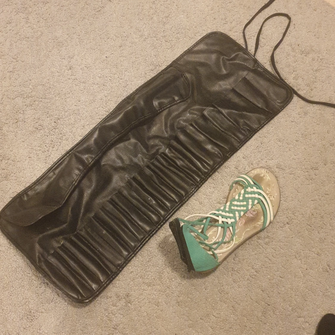 MAC sminkborstehållare svart  - 90