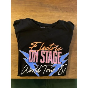 Gina tricot tshirt - Tshirt från Gina tricot, använd ca 1 gång