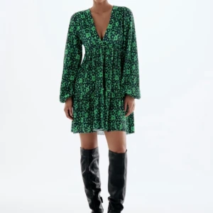 Klänning Zara - Klänning från zara som jag inte får användning av🥰 