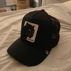 Goorin Bros - Säljer min goorin bros keps som jag fick i födelsedagspresent för 1 år sedan och den har aldrig kommit till användning. Hör av er vid intresse och pris kan diskuteras💗