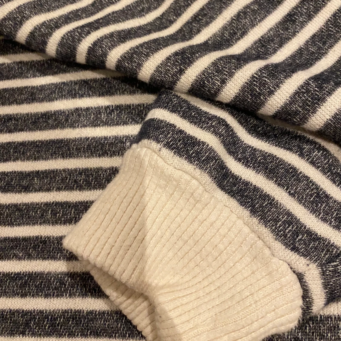 Randig stickad tröja - 90