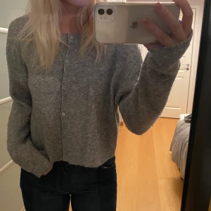 Stickad kofta  - Kommer tyvärr inte till användning! Skriv vid frågor💕