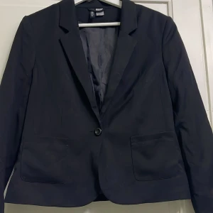 Svart kavaj  - Svart kavaj 