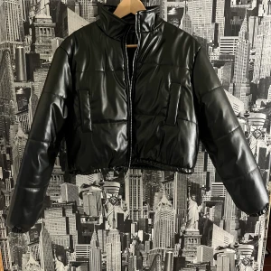 Skinnjacka  - Använd!  För flera bilder meddela mig gärna😊 