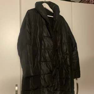 Svart vinterjacka  - Använd ganska mycket, men som är i bra skick! 