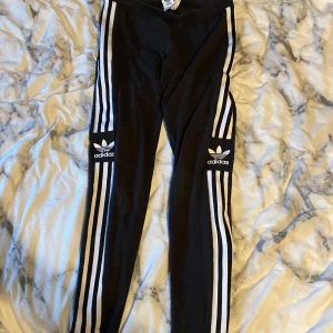 Adidas tights - Tights från adidas. Normala i midjan