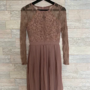Nelly Dress  - Fin klänning i storlek 36 från Nelly, sitter jättefin, använd den typ 3 gånger, i bra skick. Köparen står för frakt!💕