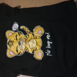 T shirt  från  New Yorker  - Säljer  för  ingen användning  andvänd 2 gånger så den är i fint skick 