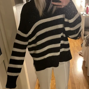 Stickad tröja  - En stickad tröja från Gina tricot som nästan aldrig används ser som ny ut!
