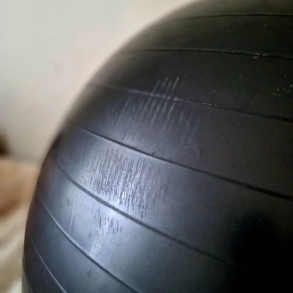 Diameter 60-65 cm Pumpad pilatesboll. Övrigt.