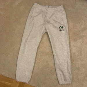 Mjukis byxor  - Storlek: Medium, passar för personer mellan 175-180cm  Skick: 8/10