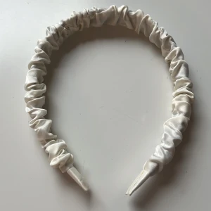 Diadem - Väldigt bra skick och bara använt några få gånger