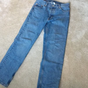 Weekday jeans  - Skit sköna jeans e ba lite för stora för mig därför säljer jag dem