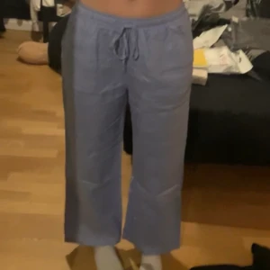 Blåa linnebyxor - Blåa linnebyxor från madlady i storlek S med prislapp kvar 