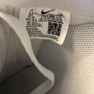 Nike air force one  - Jag säljer mina Nike air force one pga av att jag köpte fel storlek och kan inte returera varan säljer dem för ett billigt pris.
