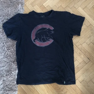 Vintage Chicago Bears Tshirt - Fits Medium/Small Very comfortable in good condition 