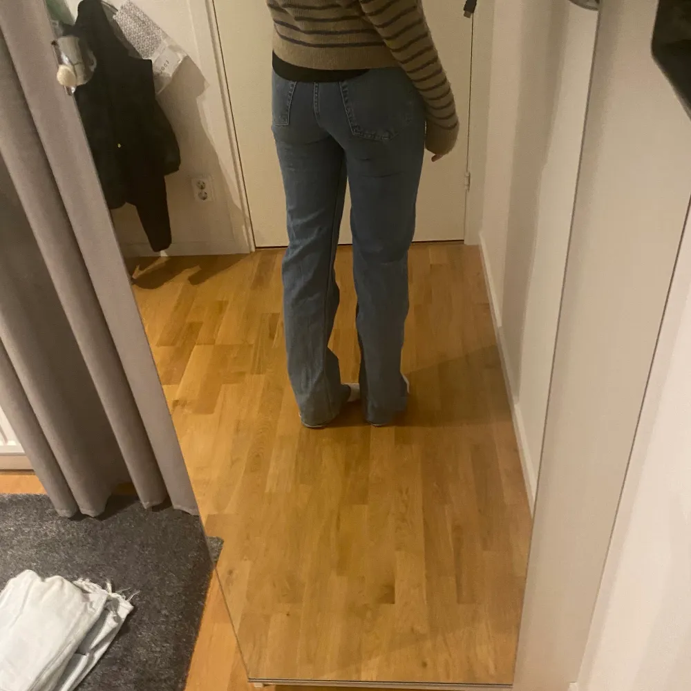 Sjukt snygga jeans från mango. . Farkut & Housut.