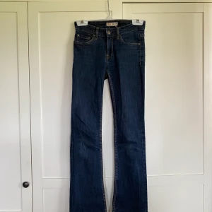 Bootcut jeans  - Blå snygga jeans 