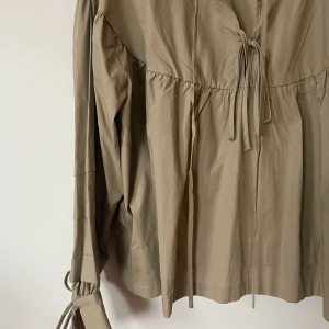 Gina blus - Beige jättefin blus från gina, använd enstaka gång! 🤎