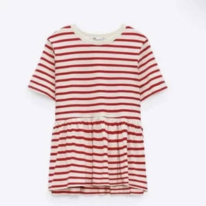 Zara randig röd tröja slutsåld, - Plagget har inga skador och är fin en sen sommar kväll