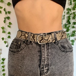 ”Ormskinn” bälte - Superfint och i bra skick.