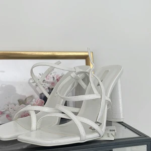 Helt nya klackar från zara - Helt nya med prislapp kvar! Säljer för 300kr