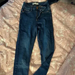 Jeans från Gina Tricot i storlek Xs. Oanvända.