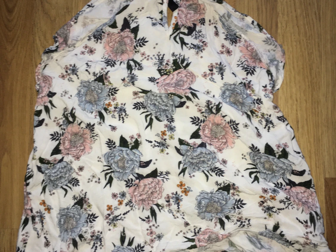 Blommigt sommar linne