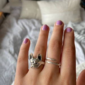 Ringar - Säljer dessa två coola silverringar 💕 100kr styck. Frakt ingår i priset! HUNDRINGEN SÅLD