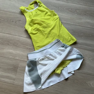 träningslinne - Ett jätte fint tennislinne som tyvärr blivit för litet. Super snyggt till den matchande kjolen som jag även säljer💕