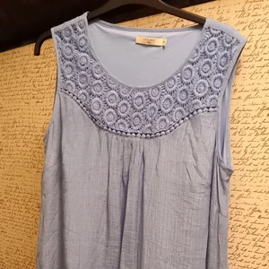 Klänning - Tunika /klänning(ca i knähöjd)..med brodyr både uppe o nere