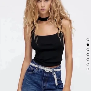 Zara topp  - Säljer denna super fina zara topp i fint skick. Står storlek L men är mer en s-m💖